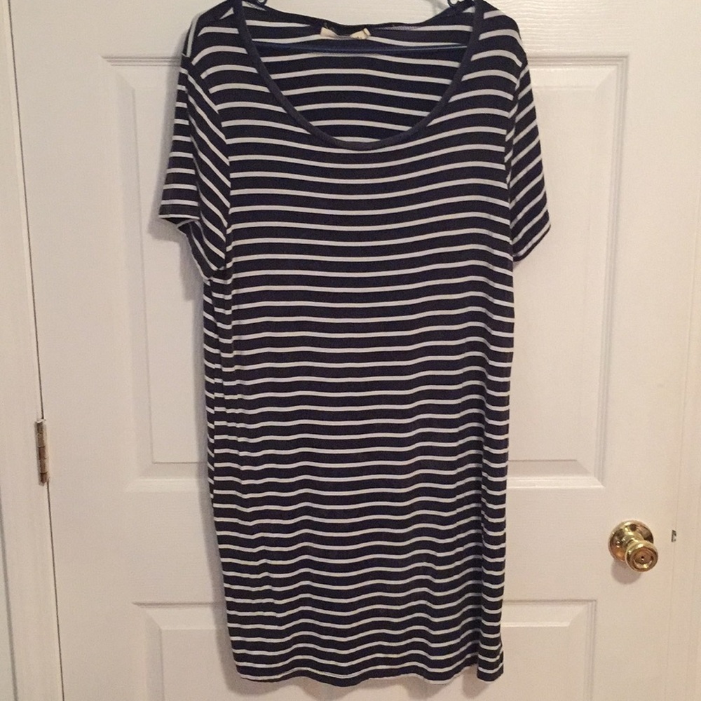 NAVY BLUE/WHITE STRIPED TEE-SHIRT DRESS
